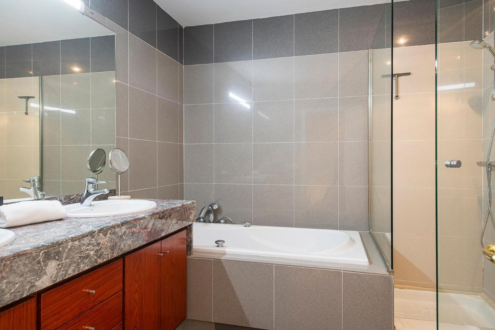 Sleep & Stay Luxury Top Floor Apt With Terrace Χιρόνα Εξωτερικό φωτογραφία