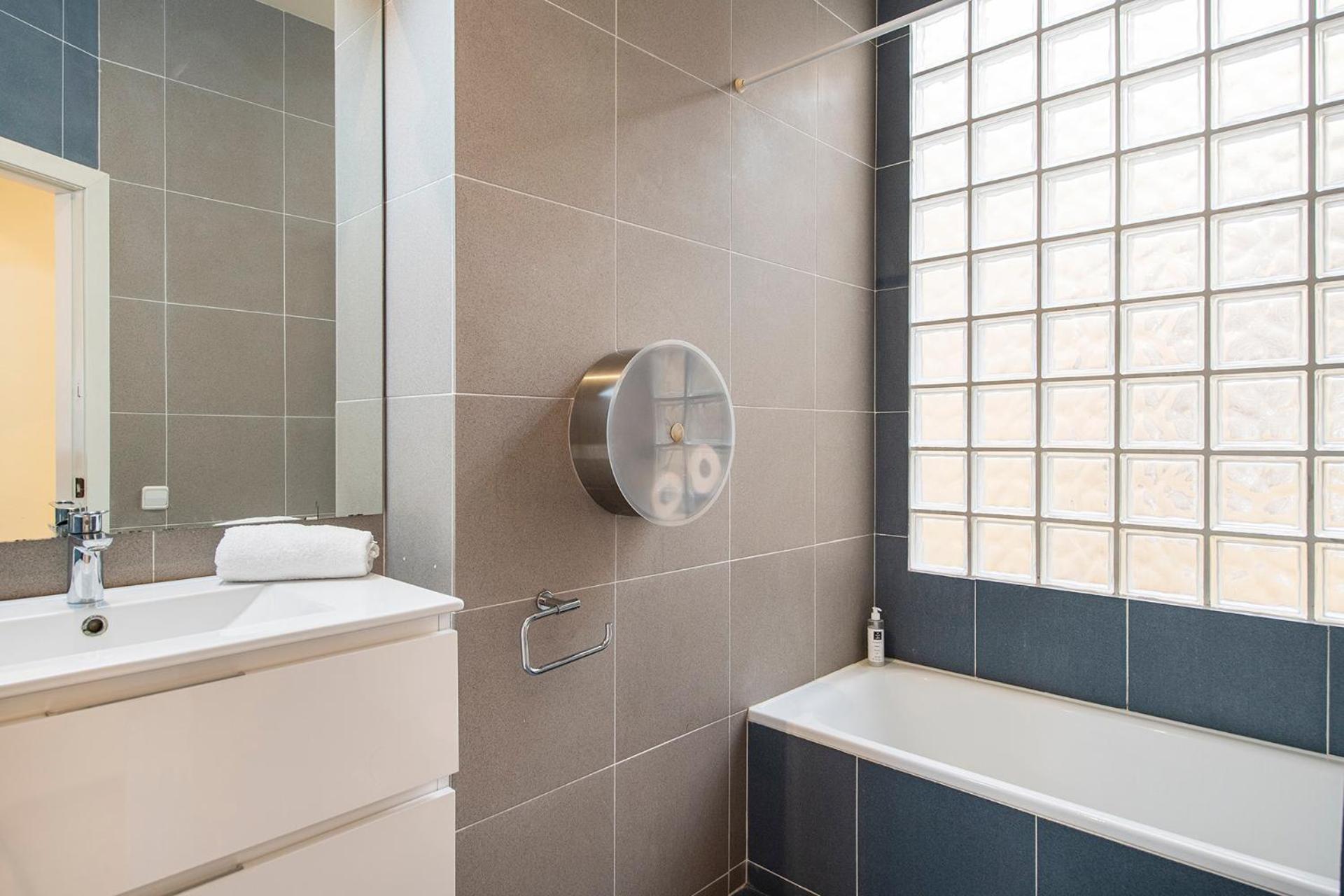Sleep & Stay Luxury Top Floor Apt With Terrace Χιρόνα Εξωτερικό φωτογραφία