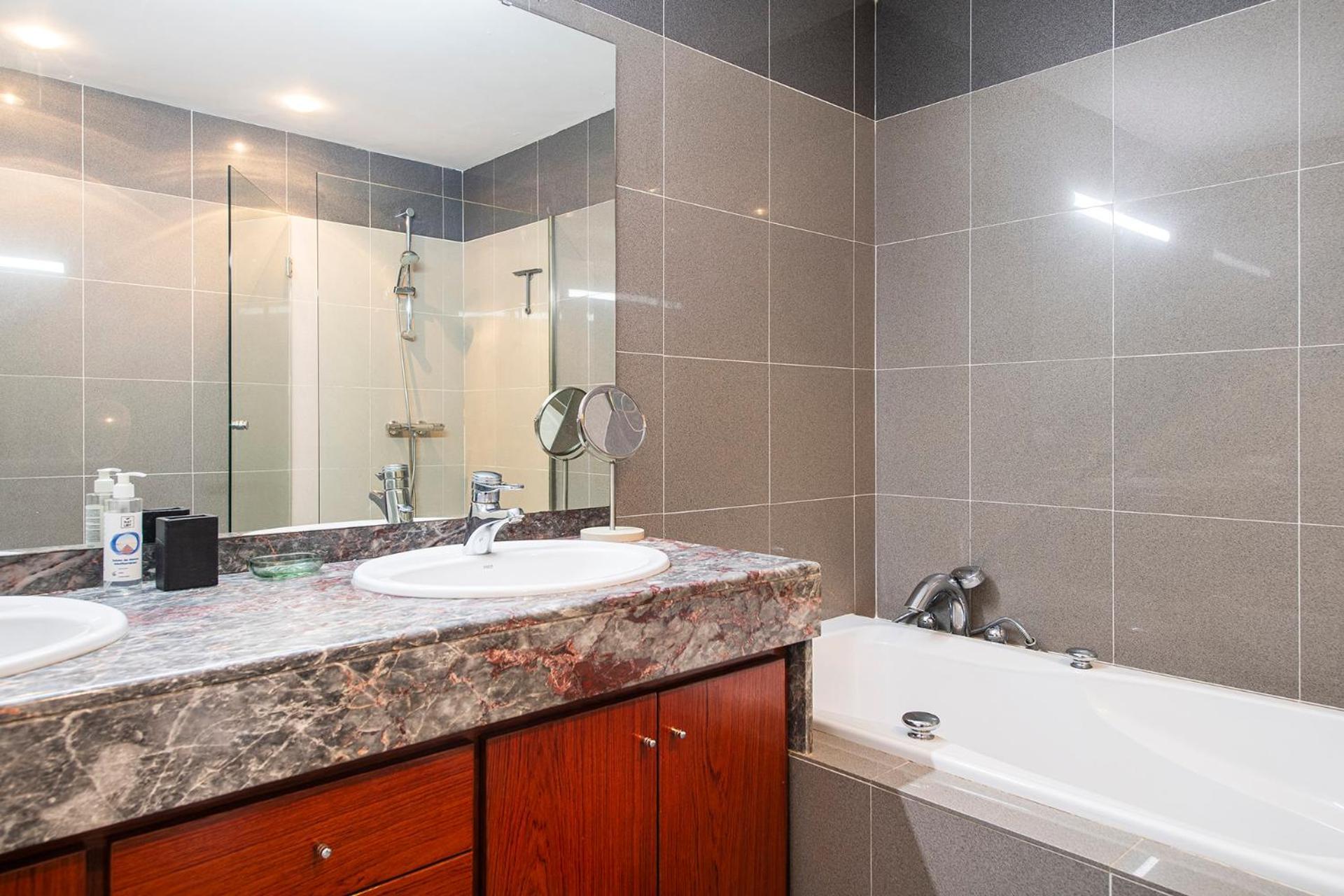 Sleep & Stay Luxury Top Floor Apt With Terrace Χιρόνα Εξωτερικό φωτογραφία